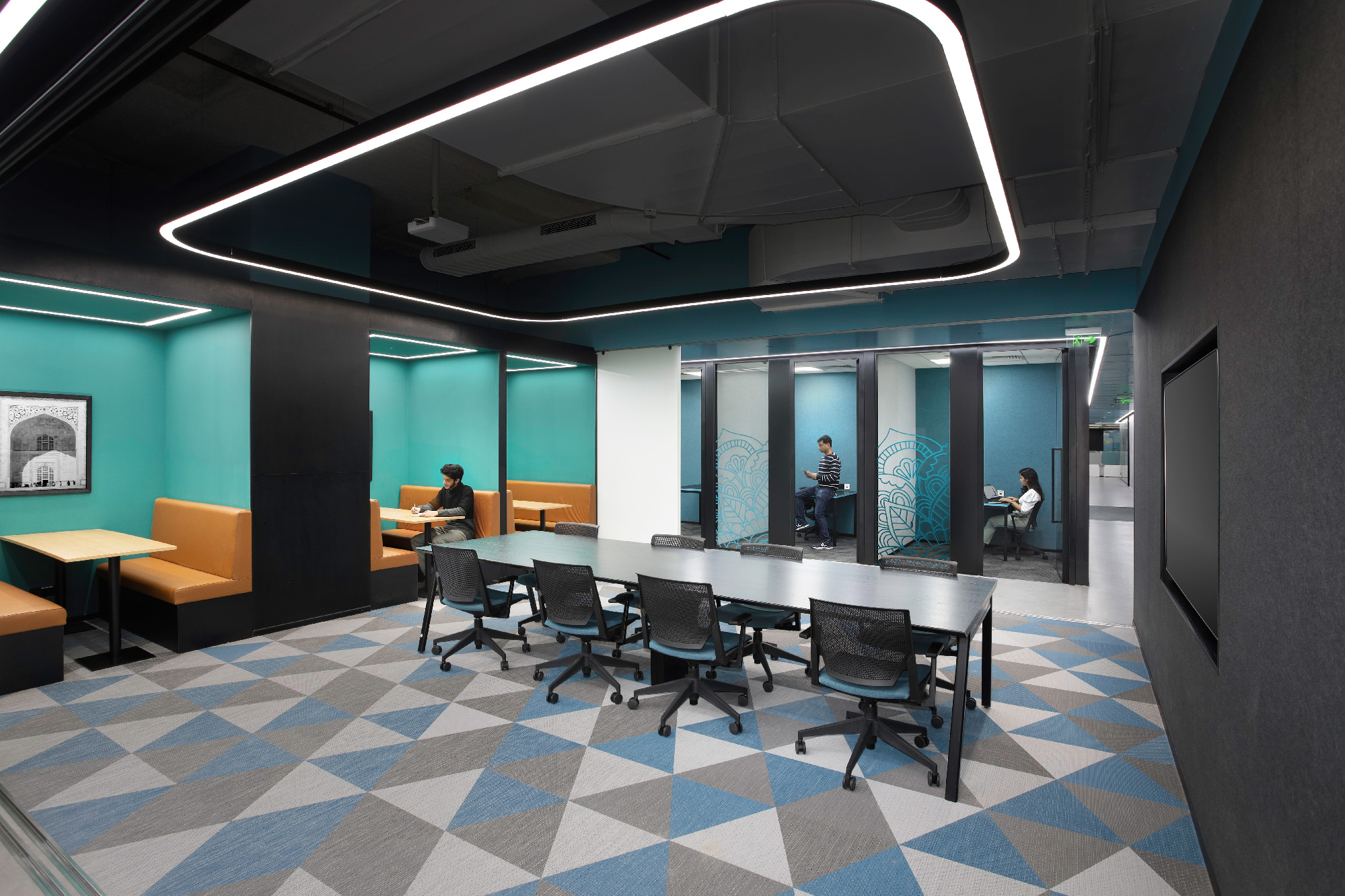  Technology integrations in Gartner's office interior enhancing productivity and comfort.