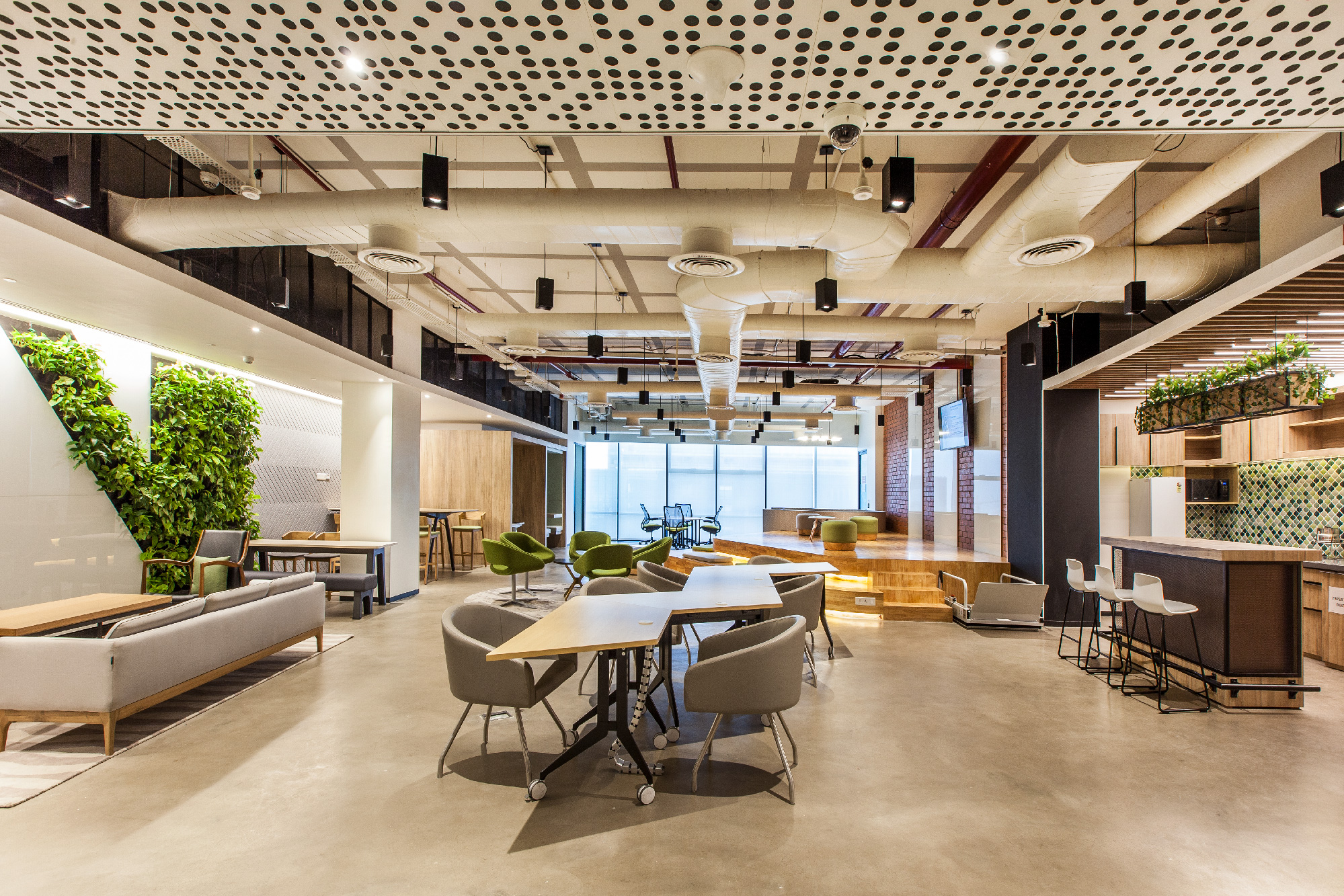 Collaborative Workspace at Northern Trust: LEED V4 Certified Office with Height-Adjustable Components