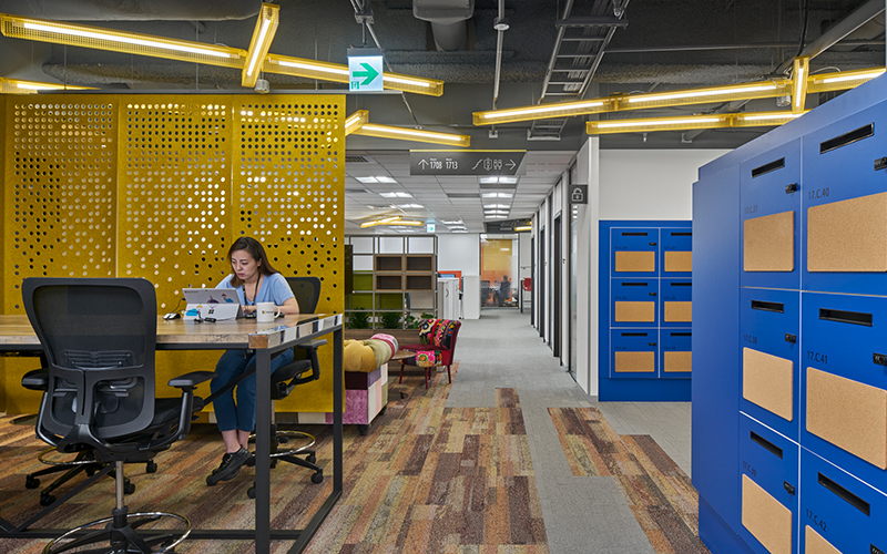 Corporate workplace design for Microsoft Taiwan by Space Matrix