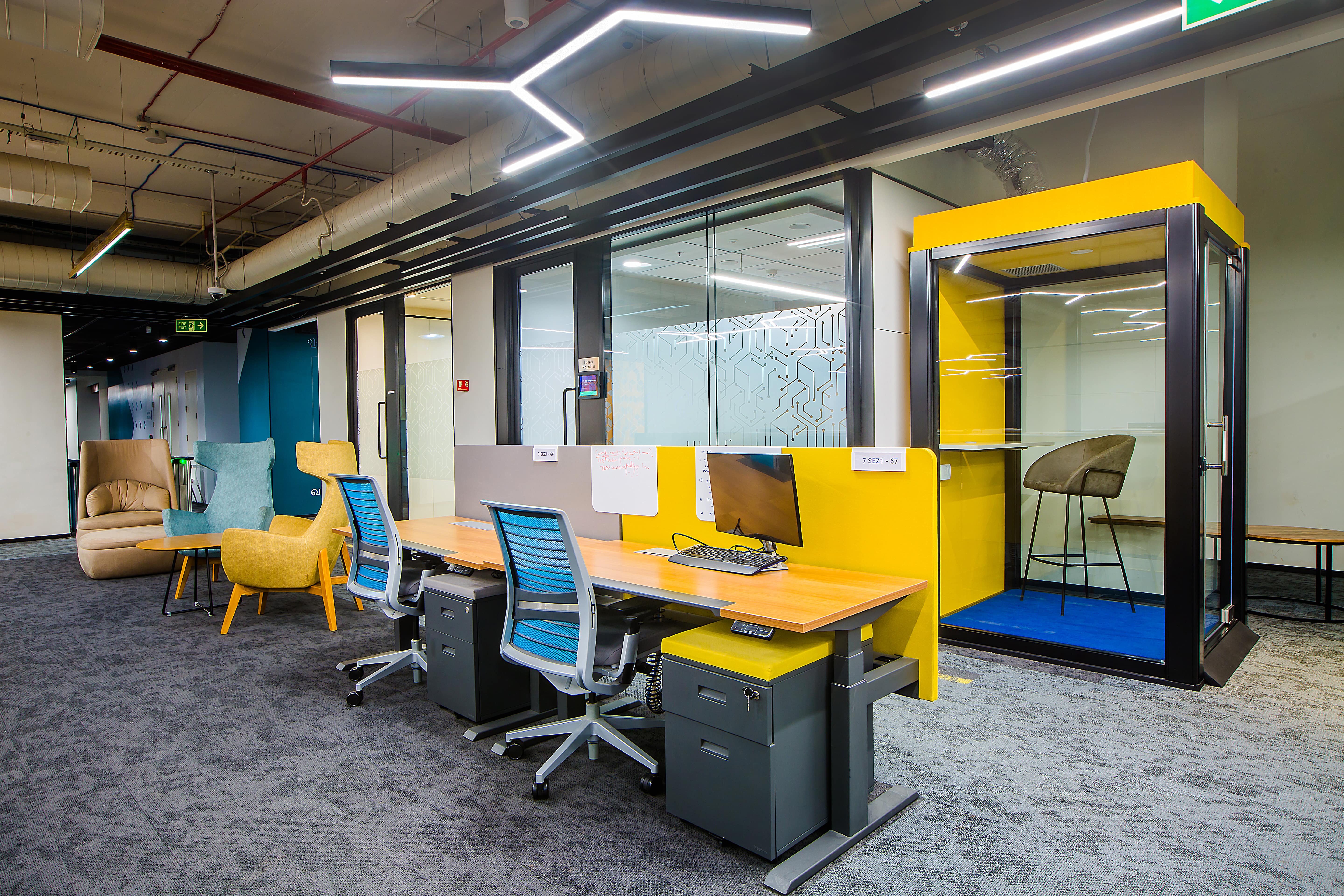 Ergonomic chairs and workstations and flexible seating options make the Rubric India office one of the best workplace designs